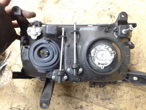 PHARE DROIT TOYOTA - Vue 2